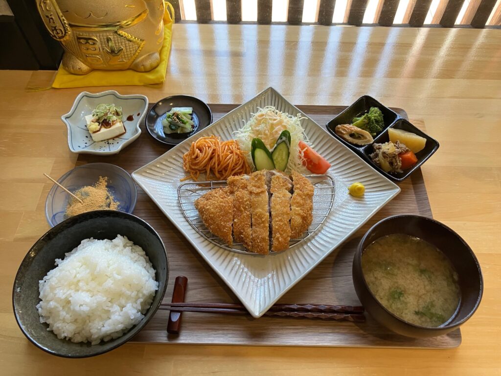 ひよこ食堂 写真3